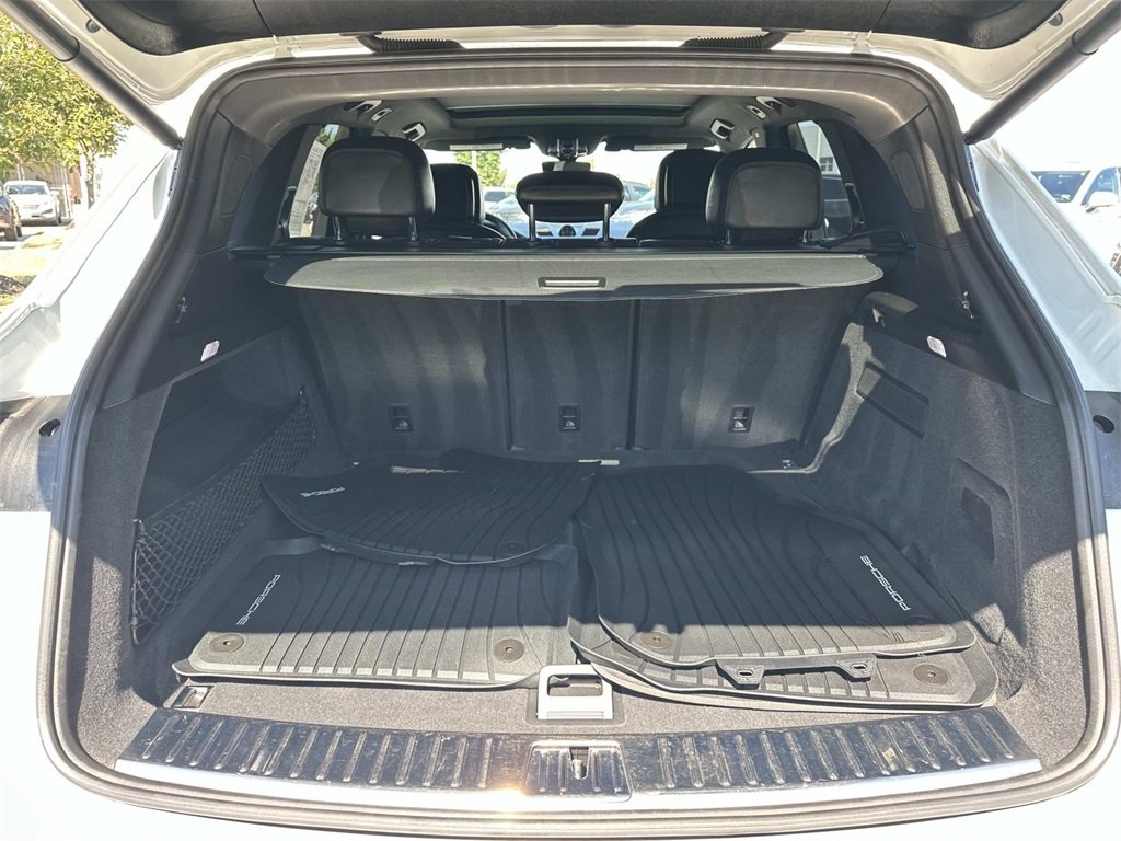 2022 Porsche Cayenne Base photo 14