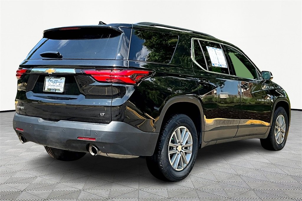 2023 Chevrolet Traverse photo 2