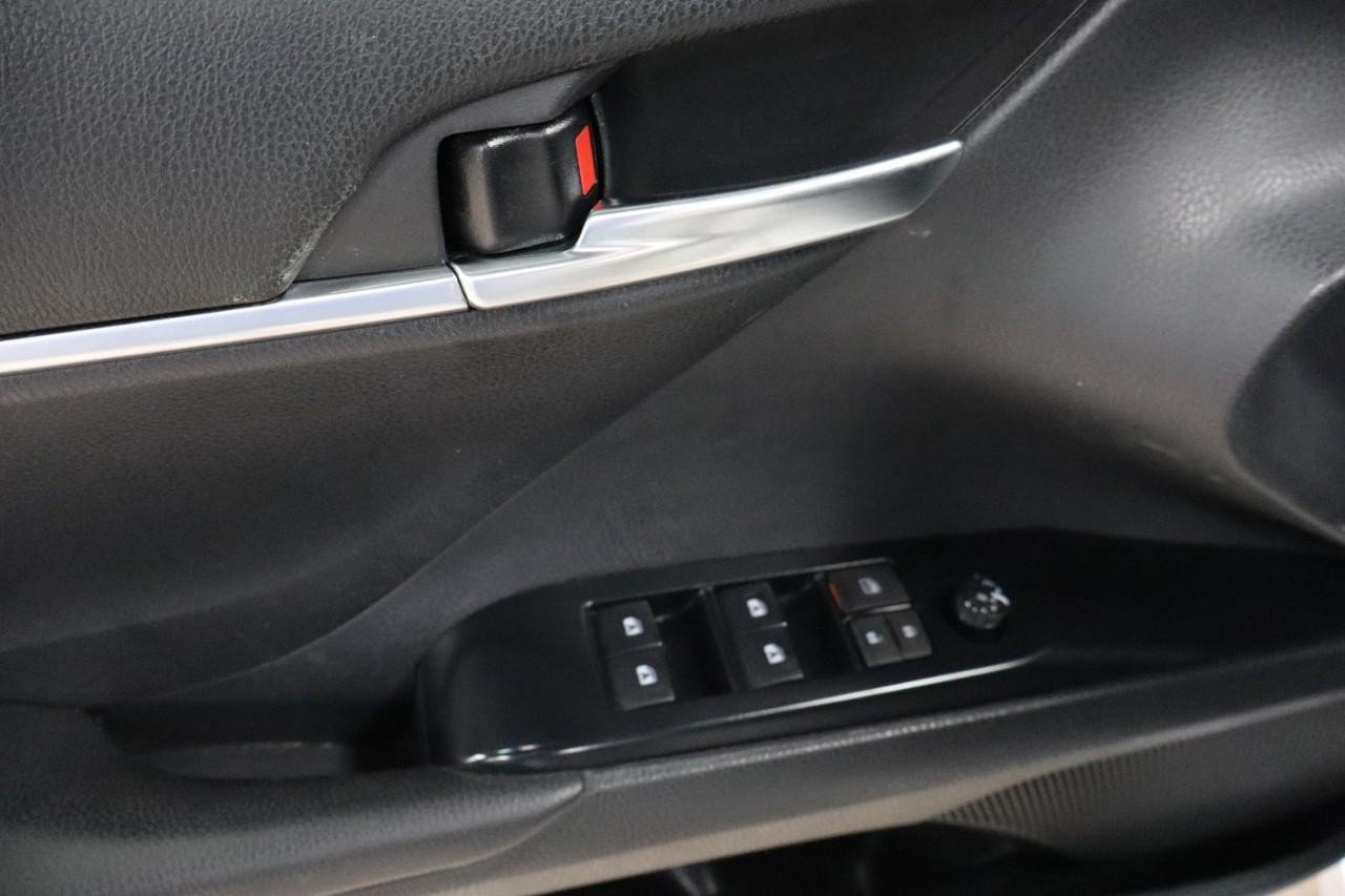 2019 Toyota Camry SE XLE photo 11