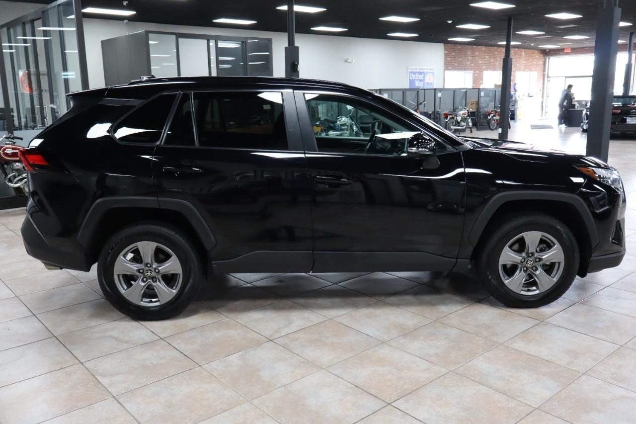 2024 Toyota RAV4 XLE photo 5