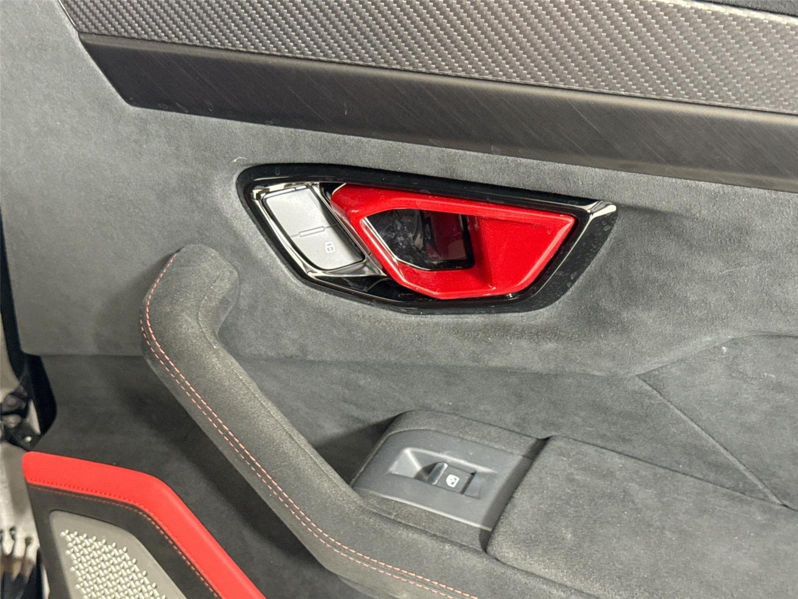 2023 Lamborghini Urus Performante photo 26