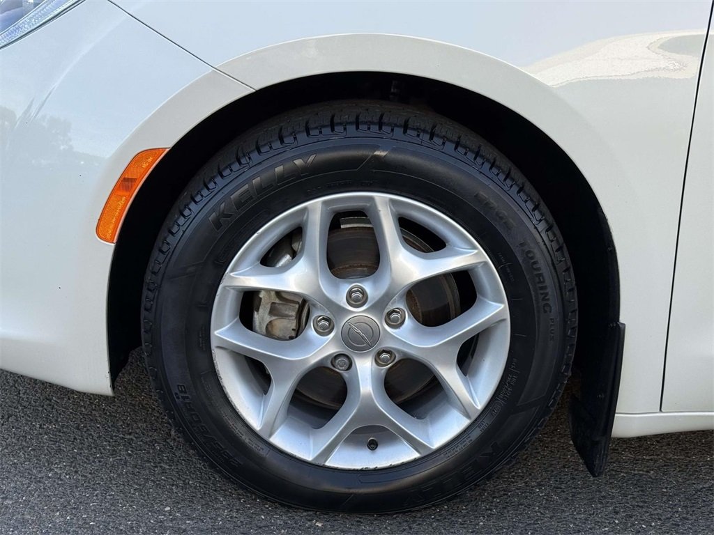 2017 Chrysler Pacifica Touring Plus photo 10