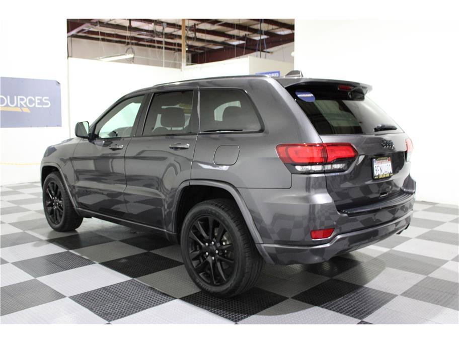 2018 Jeep Grand Cherokee Altitude photo 2