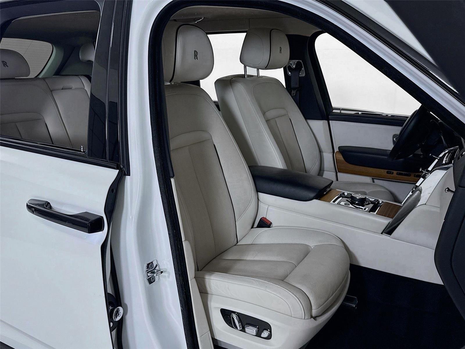 2021 Rolls Royce Cullinan RR31 photo 23