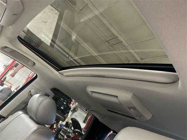2010 Toyota Sequoia Platinum photo 20
