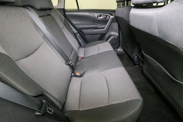 2025 Toyota RAV4 XLE photo 18