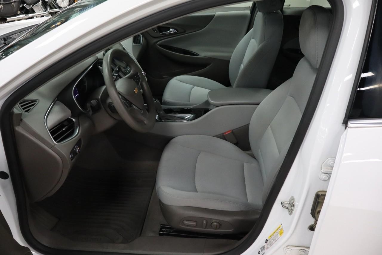 2020 Chevrolet Malibu LS photo 9