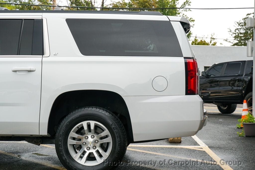 2018 Chevrolet Suburban 1500 LT photo 3