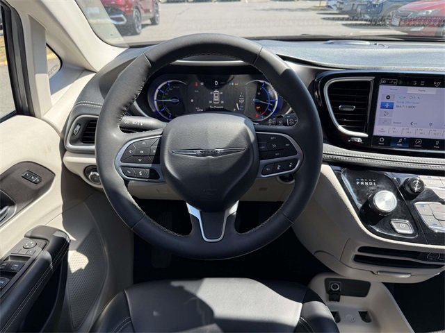 2023 Chrysler Pacifica Hybrid Touring L photo 15