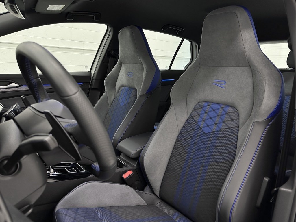 2025 Volkswagen Golf R 2.0 TSI photo 13