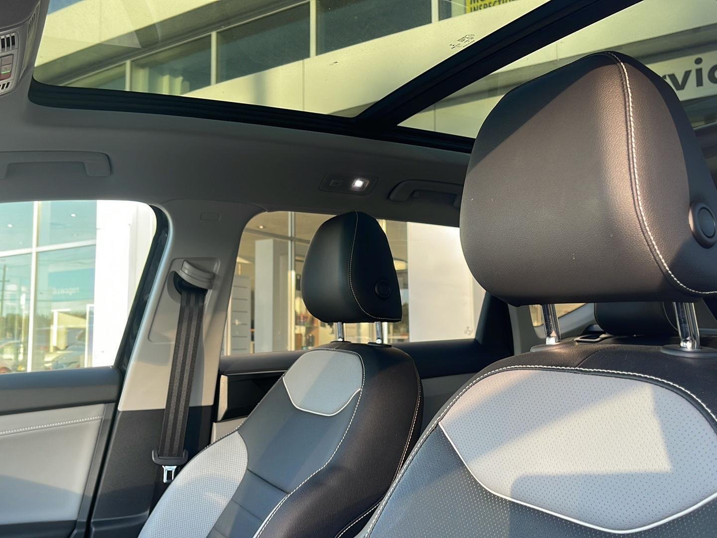 2023 Volkswagen Taos SEL photo 7