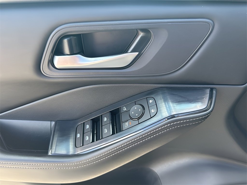 2024 Nissan Rogue SV photo 24