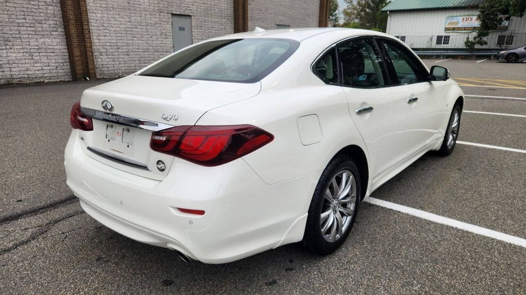 2019 Infiniti Q70 photo 2