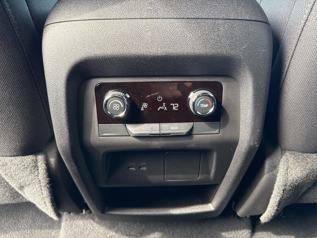 2025 Chevrolet Traverse photo 6