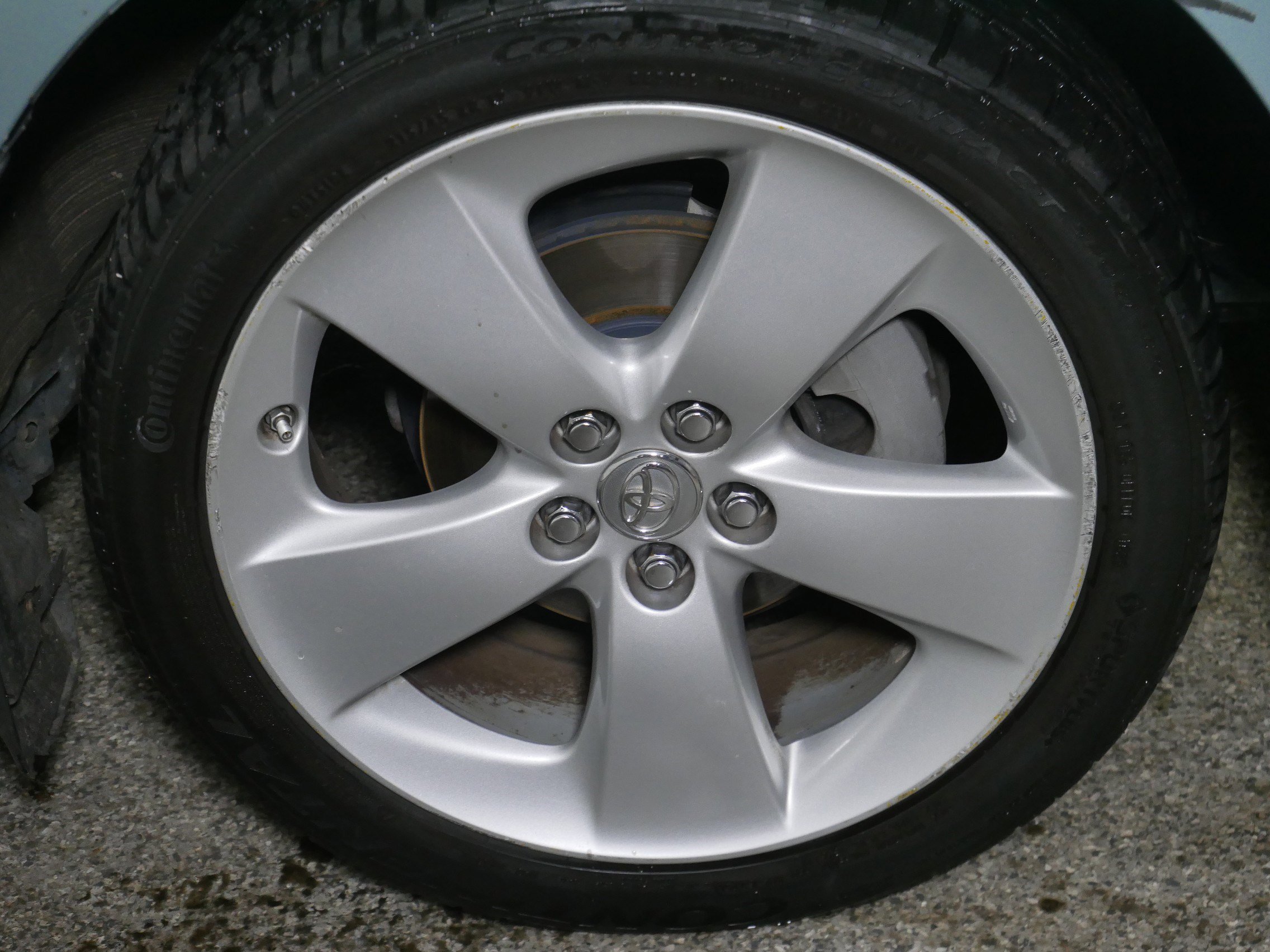 2015 Toyota Prius Five photo 15