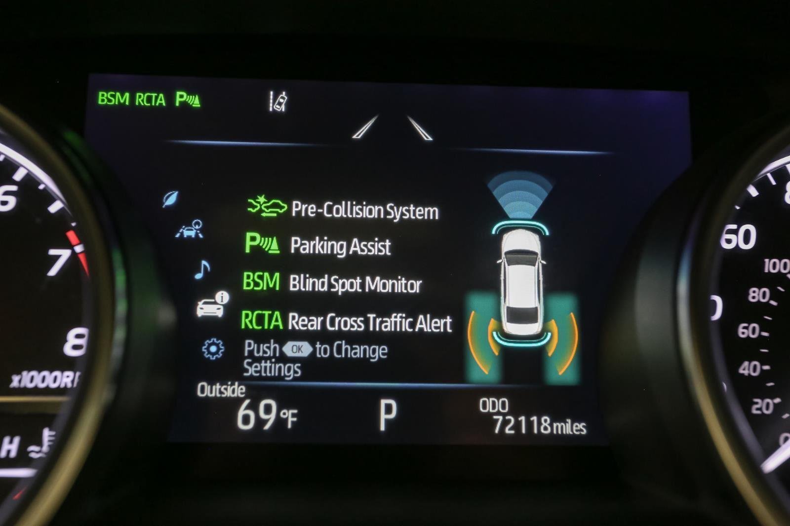 2018 Toyota Camry XLE photo 32