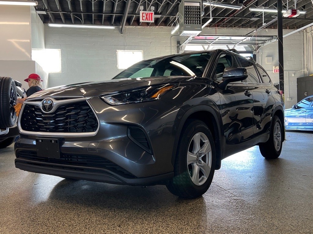 2023 Toyota Highlander L photo 3