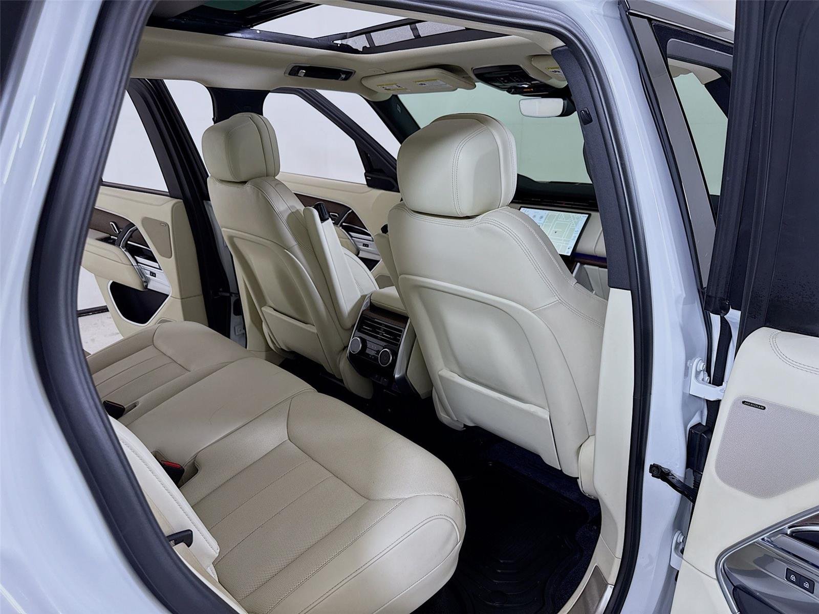 2024 Land Rover Range Rover SE SV photo 26