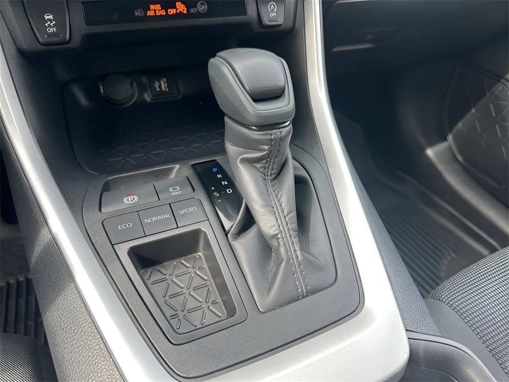 2025 Toyota RAV4 LE photo 15