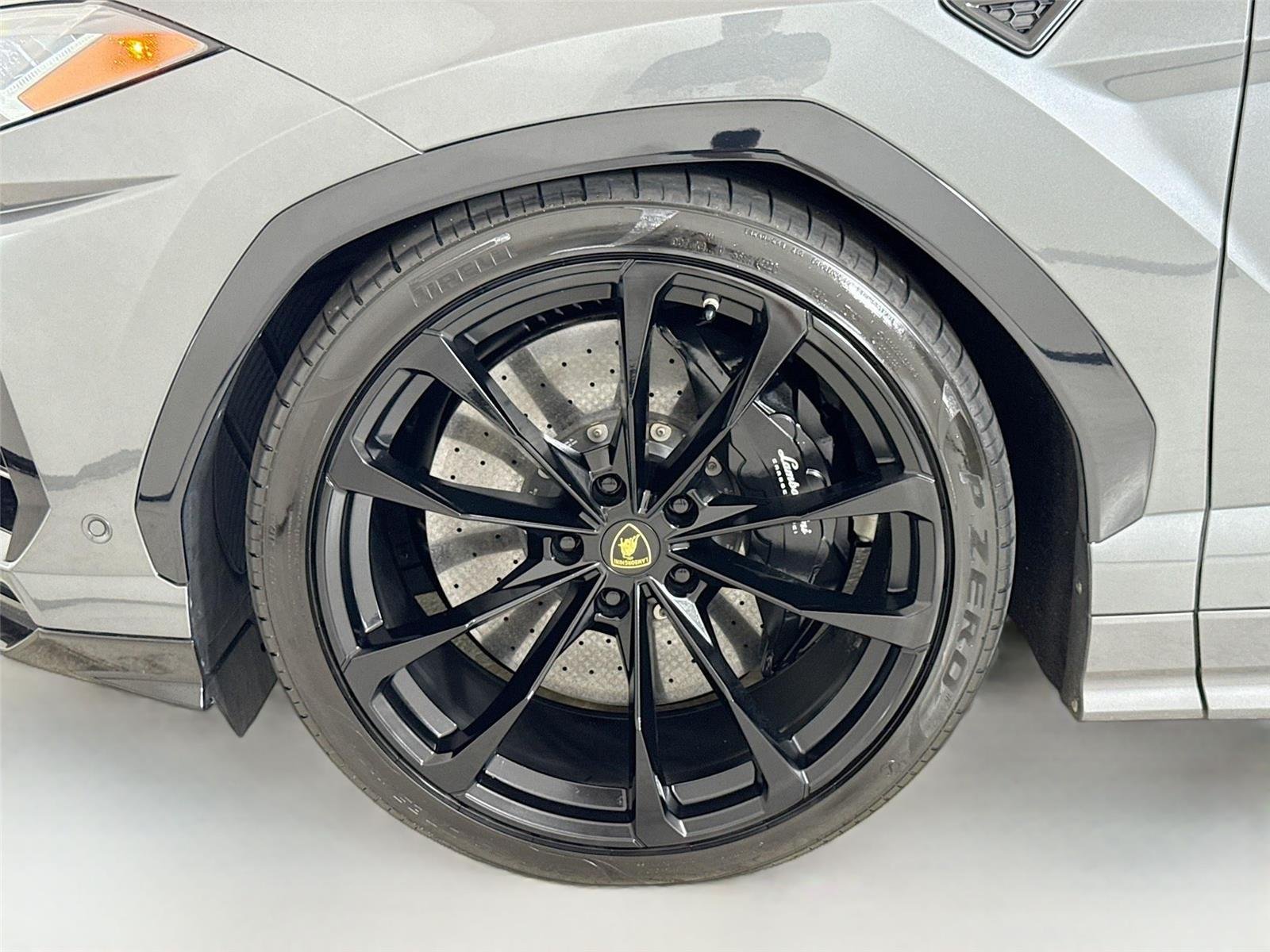 2019 Lamborghini Urus Base photo 41