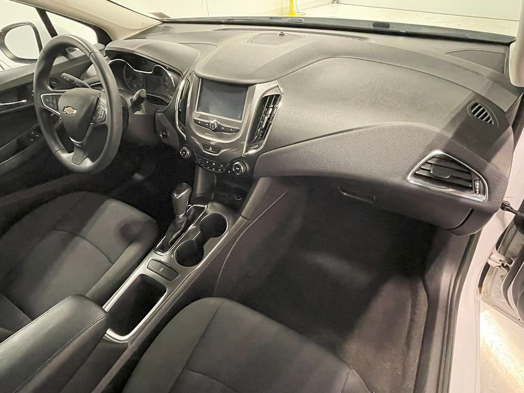 2018 Chevrolet Cruze LT photo 22