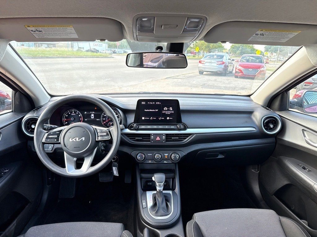 2023 Kia Forte LXS photo 4