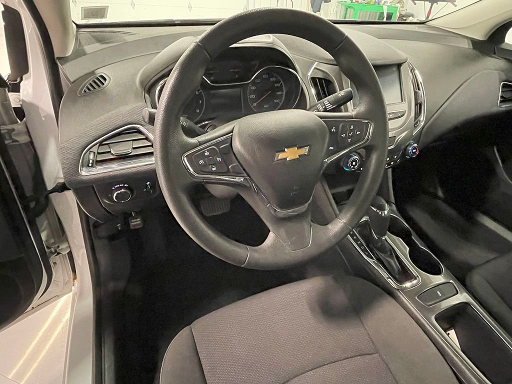 2018 Chevrolet Cruze LT photo 17