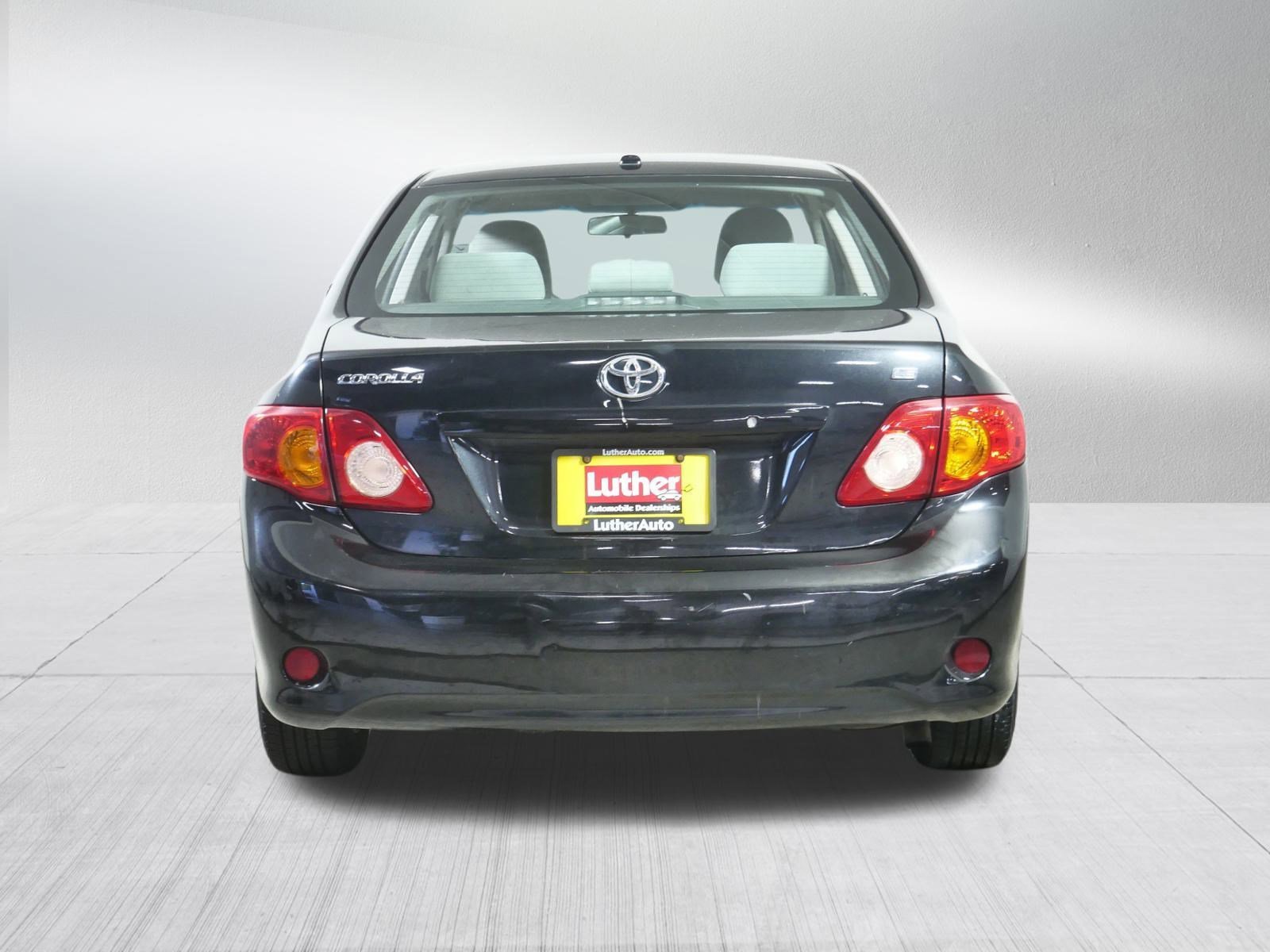 2010 Toyota Corolla LE photo 5
