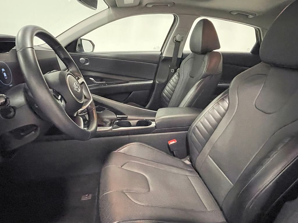 2023 Hyundai Elantra Limited photo 2