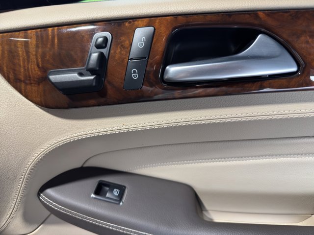 2014 Mercedes Benz ML 550 photo 15
