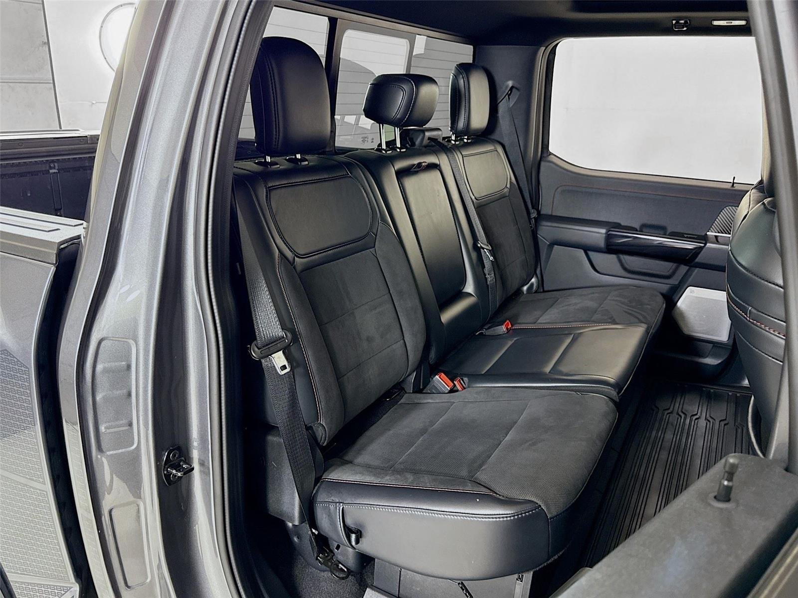 2023 Ford F-150 Raptor photo 25