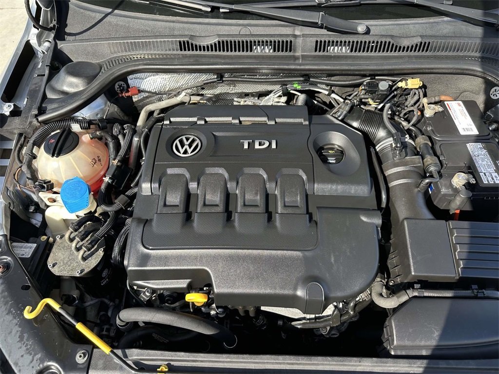 2015 Volkswagen Jetta 2.0 TDI SEL photo 13