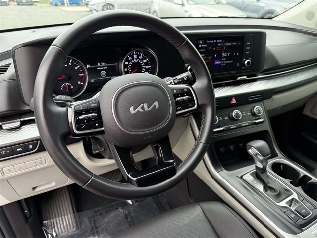 2022 Kia Carnival LX photo 2
