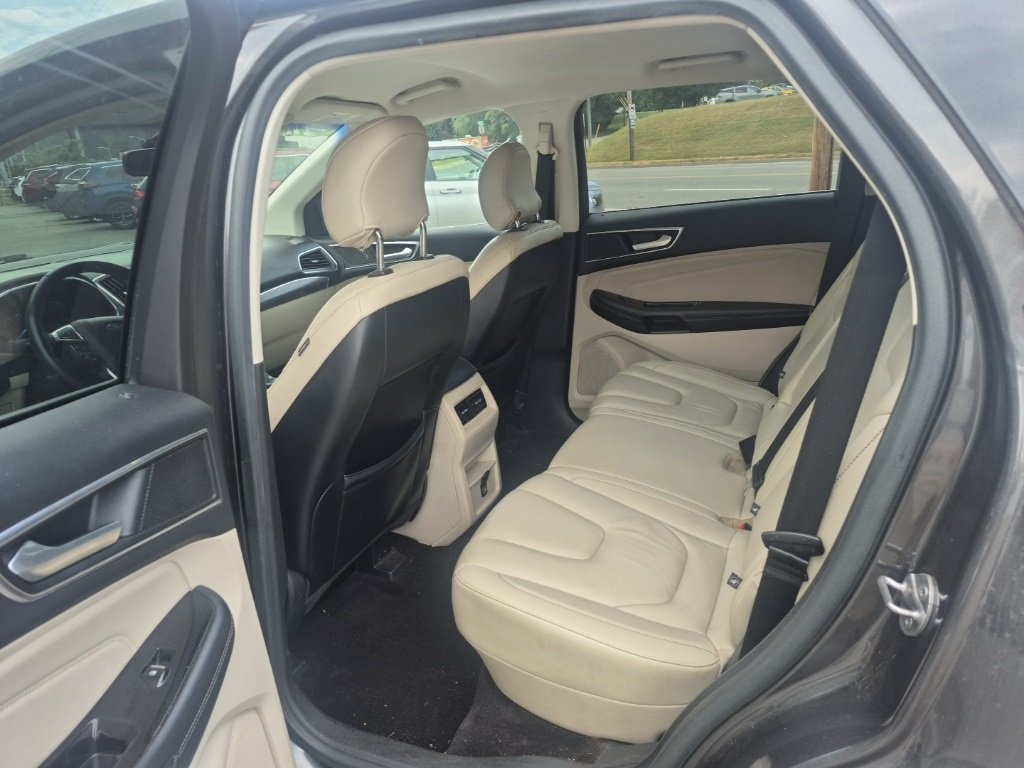 2016 Ford Edge Titanium photo 11