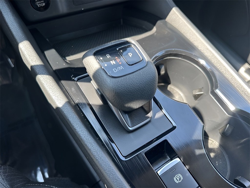 2024 Nissan Rogue SV photo 16