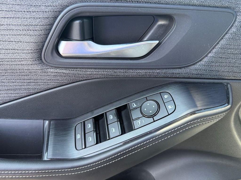 2023 Nissan Rogue SV photo 7