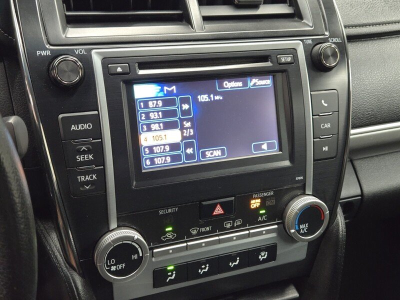 2013 Toyota Camry SE photo 17