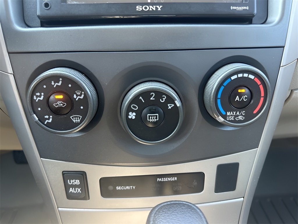 2012 Toyota Corolla LE photo 16