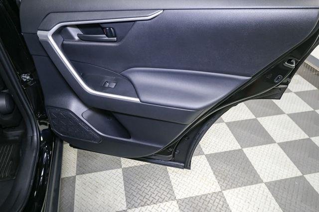 2022 Toyota RAV4 Hybrid LE photo 18