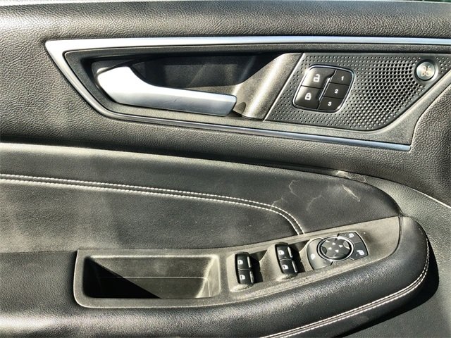 2023 Ford Edge Titanium photo 4