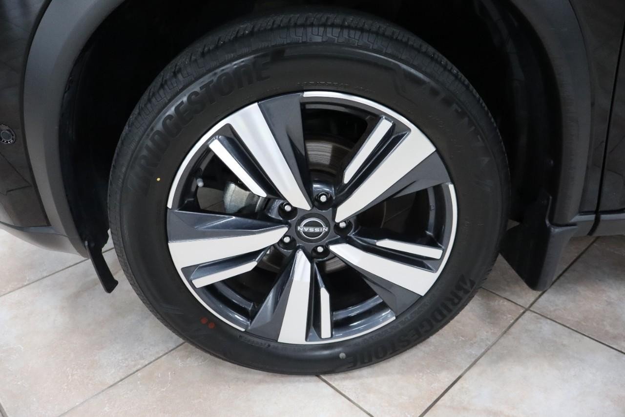 2023 Nissan Rogue Platinum photo 9