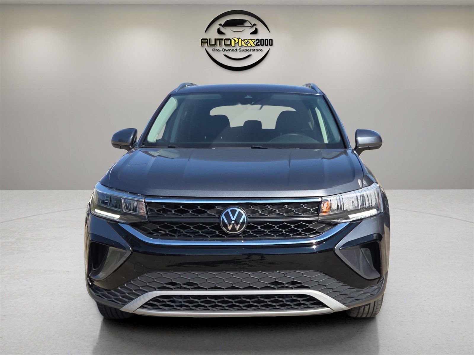 2024 Volkswagen Taos SE photo 2