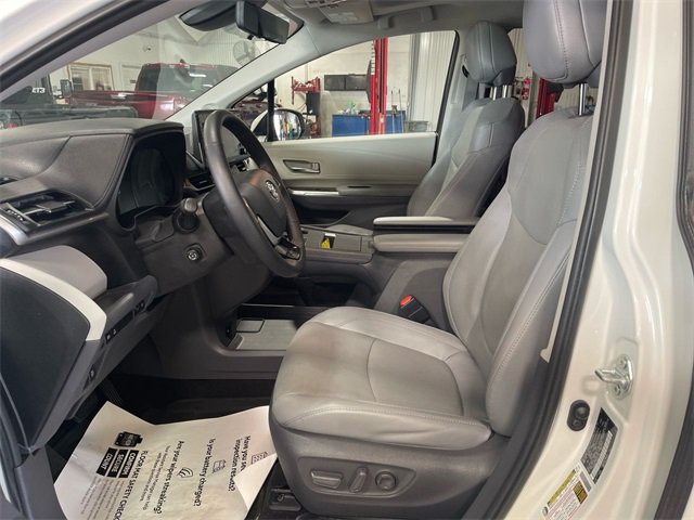 2021 Toyota Sienna Limited photo 11
