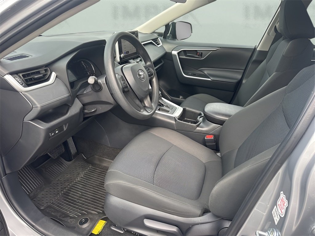 2025 Toyota RAV4 LE photo 9