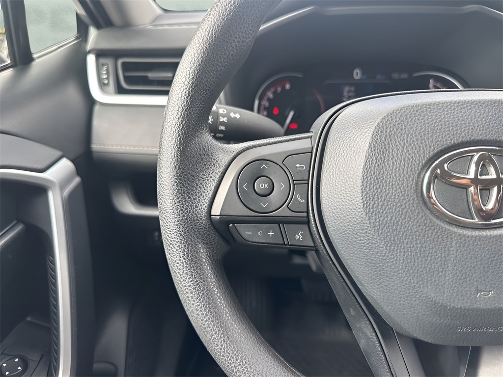 2025 Toyota RAV4 LE photo 13