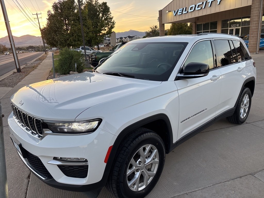 2023 Jeep Grand Cherokee Limited photo 3