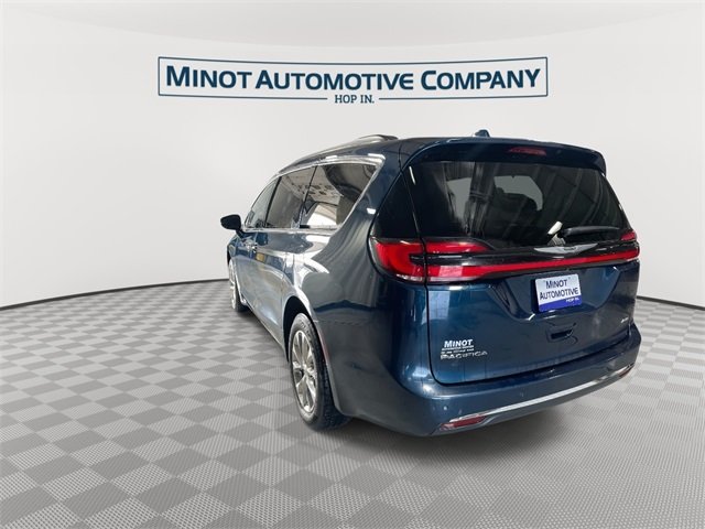 2022 Chrysler Pacifica Touring L photo 6