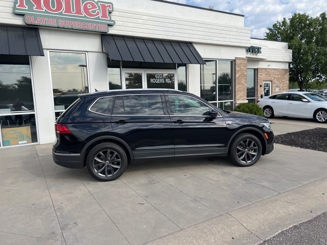 2023 Volkswagen Tiguan SE photo 2