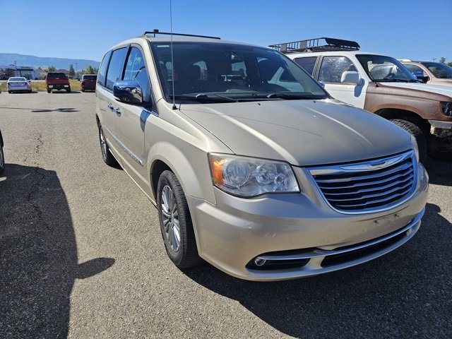 2014 Chrysler Town & Country photo 3