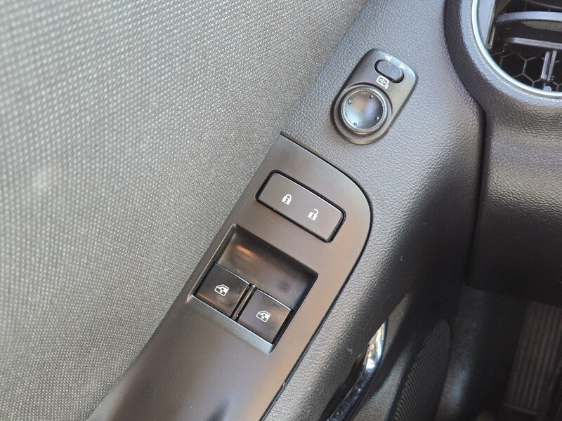 2015 Chevrolet Camaro 1LT photo 17